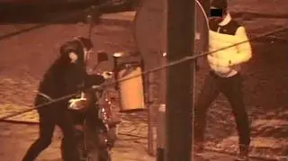 Kilka minut później mężczyzna "zainteresował się" zaparkowanym motocyklem