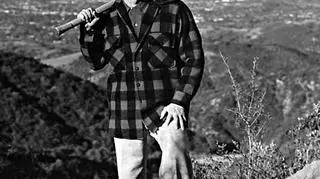 Kirk Douglas w swojej posiadłości w Los Angeles, w latach 50