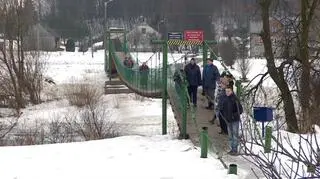 Kładka łączy dwa brzegi 