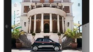 Klikając w zakładkę Fiat 500 można przyjrzeć się modelowi zaprojektowanemu przez dom mody (fot. Gucci)