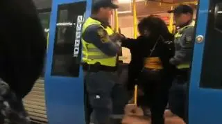 Kobieta twierdzi, że miała bilet. Strażnicy zaprzeczają