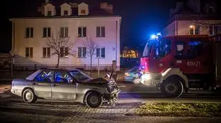 Kobieta wjechała w latarnię 