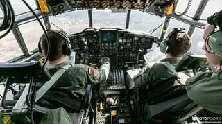 Kokpit samolotu C-130 podczas ćwiczeń