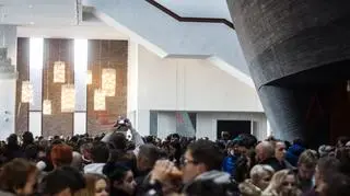 Kolejki po bilety na grudniowe koncerty Miuosh/Jimek/NOSPR