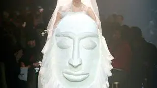 Kolekcja "Hommage à l'Afrique", suknia ślubna, Haute Couture wiosna-lato 2005