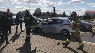 Kolizja samochodu osobowego i auta SOP niedaleko Rzgowa (Łódzkie)