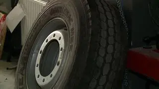 Koło wozu bojowego trafiło na aukcję internetową 