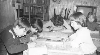 Kolorowe telewizory znajdowały się m.in. w szkolnych świetlicach