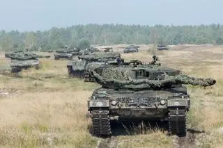 Kolumna polskich czołgów Leopard 2A4 przed modernizacją