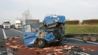 Kompletnie zniszczony bus