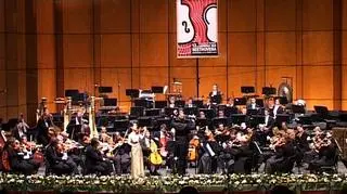 Koncert skrzypcowy D-dur Beethovena utrzymany jest w formie dialogu skrzypiec i orkiestry