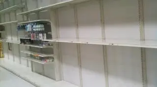 Kończy się woda, brakuje podstawowych produktów (fot. Marek Gajewski)