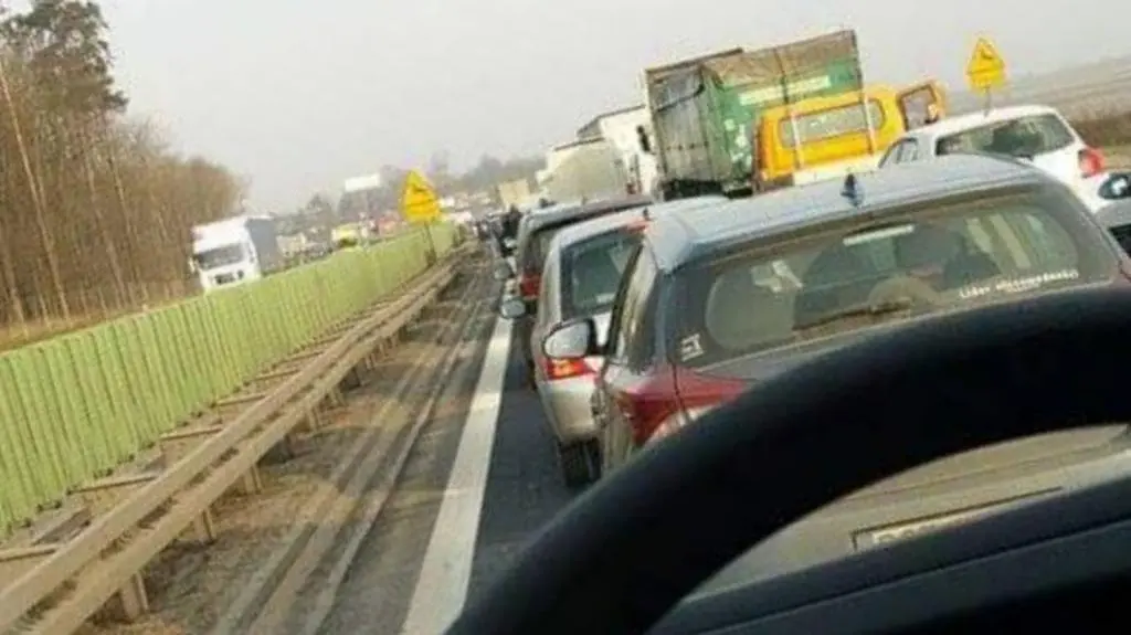 Korki ciągną się kilka kilometrów