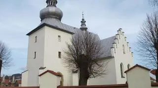 Kościół w Ujanowicach przed remontem