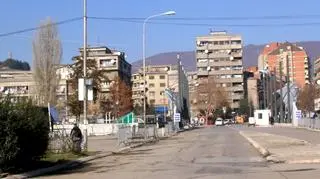 Kosowska Mitrovica - miasto podzielone na część albańską i serbską