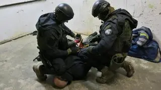 Kradli towar z tirów