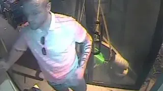 Kradzież portfela w Gdańsku. Rozpoznajesz tego mężczyznę? Powiadom policję