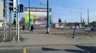 Krawężniki na rondzie Kaponiera są wciąż zbyt wysokie dla osób na wózkach inwalidzkich
