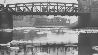 Kry lodowe pod mostem Chwaliszewskim w 1935 r.