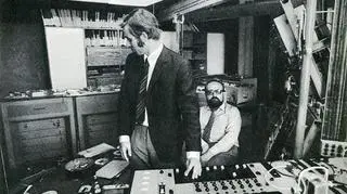 Krzysztof Penderecki i Eugeniusz Rudnik przy pracy w Studio Eksperymentalnym Polskiego Radia