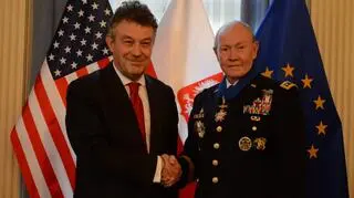Krzyż przypinał ambasador RP w Waszyngtonie