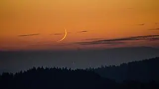 Księżyc o zachodzie słońca