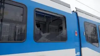 Ktoś rzucał butelkami w tramwaje