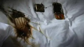 Ładowanie telefonu pod poduszką może spowodować przegrzanie baterii i pożar