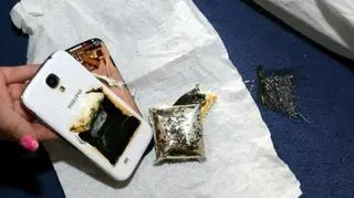 Ładowanie telefonu pod poduszką może spowodować przegrzanie baterii i pożar