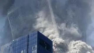 Łamie się pierwsza z bliźniaczych wież/ fot. Antek