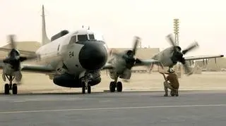 Latający szpieg US Navy, EP-3E ARIES II. Wyraźnie widać różne anteny wystające poza kadłub, zdradzające zastosowanie maszyny