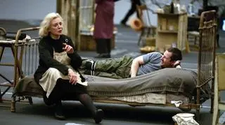 Lauren Bacall i reżyser Lars von Trier na planie "Dogville", 2003