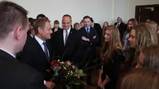 Licealistka nie przyjęła kwiatów od premiera