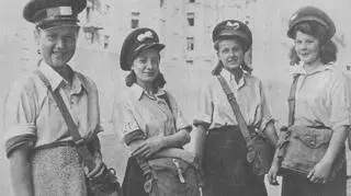 Listonoszki Harcerskiej Poczty Polowej.