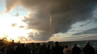 Ludzie w zdumieniu przyglądali się zjawisku (fot. Sebastian)
