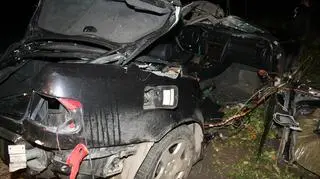 Luksusowe auto jest teraz wrakiem (fot. Mariusz Materlik)