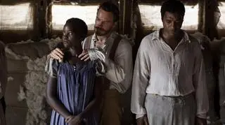 Lupita Nyong'o, Michael Fassbender i Chiwetel Ejiofor