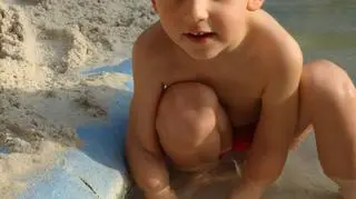 Ma zaledwie 4 lata, a zmaga się ze złośliwym nowotworem