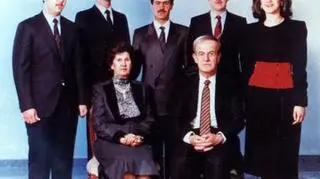 Maher pierwszy z lewej. Zdjęcie rodzinne sprzed 1994 roku