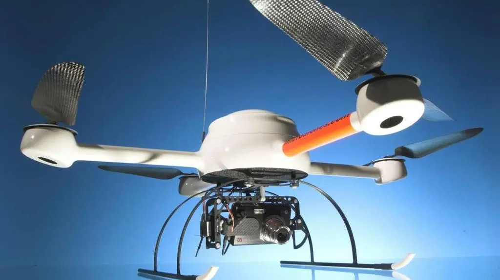 Mały bezzałogowy helikopter firmy Microdrones (microdrones.com)
