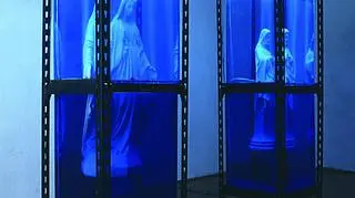 "Manewry miejskie" Roberta Rumasa z 1994 roku były częścią wystawy "Irreligia" w Brukseli