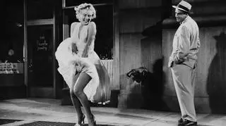 Marilyn Monroe w kultowej scenie z filmu "Słomiany wdowiec" z 1955 roku