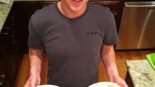 Mark Zuckerberg w swojej kuchni (fot. Facebook)