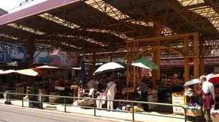 Markale w centrum Sarajewa. Zdjęcie z lipca 2014 r.