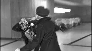 Marlena Dietrich bije paparazzo Daniela Angeli w 1975 roku