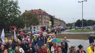 Marsz KOD-u ruszył spod urzędu marszałkowskiego 