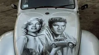 Marylin i Elvis na masce Garbusa