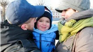 Marynarze witają się z rodzinami (fot. Marynarka Wojenna)