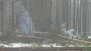 Maszyna rozbiła się w lesie niedaleko lotniska