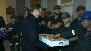 Mateusz Morawiecki rozdawał drożdżówki w kopalni Murcki-Staszic w Katowicach